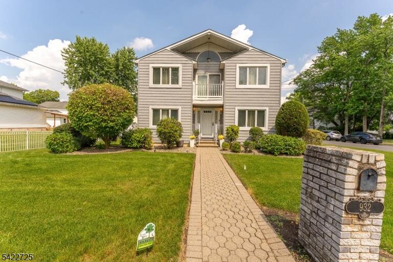 Property listing MLS 4048857 photo 1