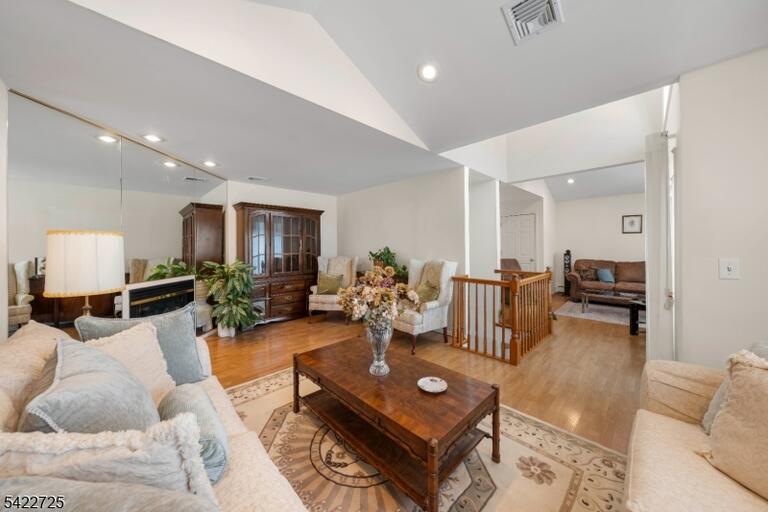 Property listing MLS 4048857 photo 17