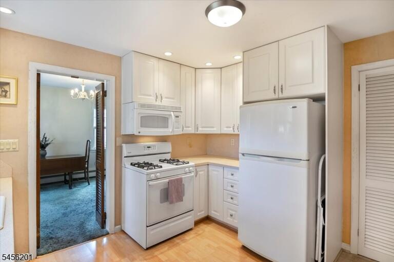 Property listing MLS 4048858 photo 10