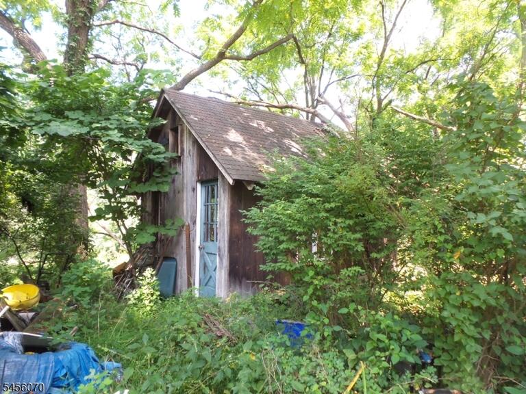 Property listing MLS 4048860 photo 3