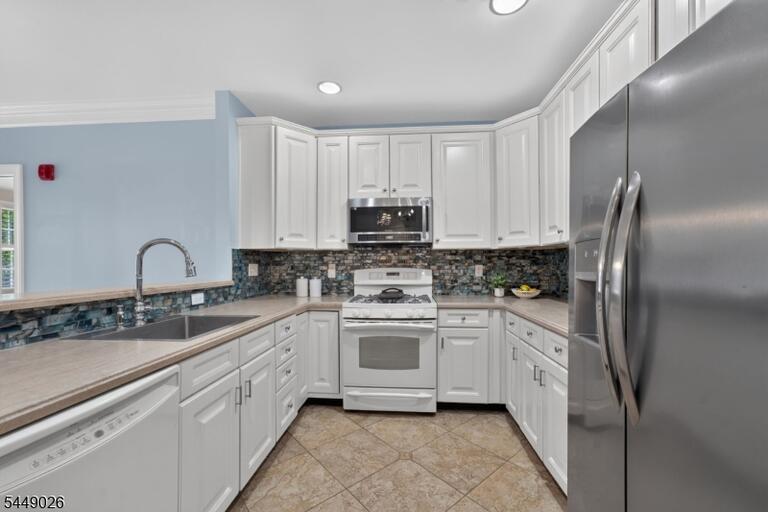 Property listing MLS 4048861 photo 4
