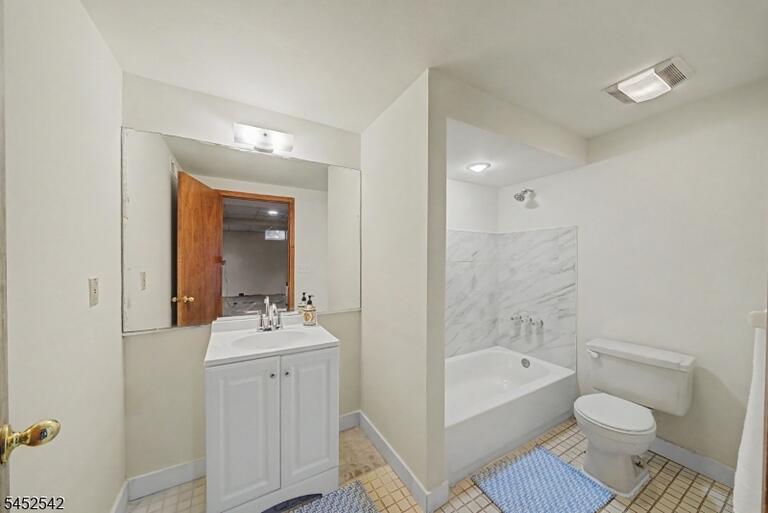 Property listing MLS 4048862 photo 18