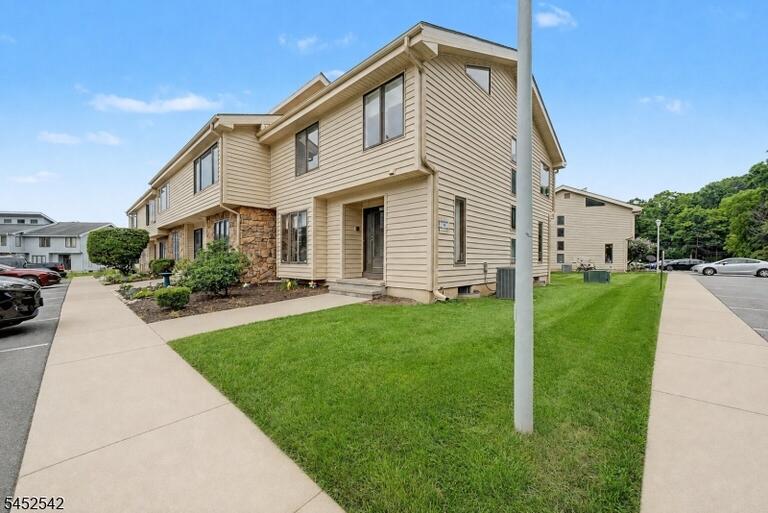 Property listing MLS 4048862 photo 2