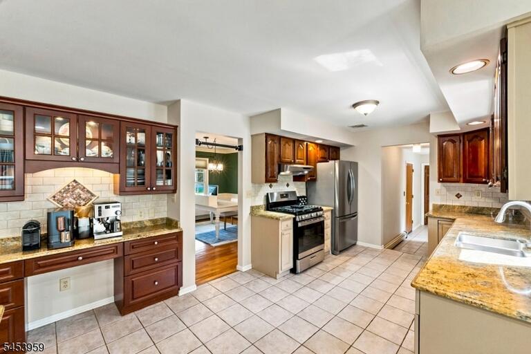 Property listing MLS 4048876 photo 12