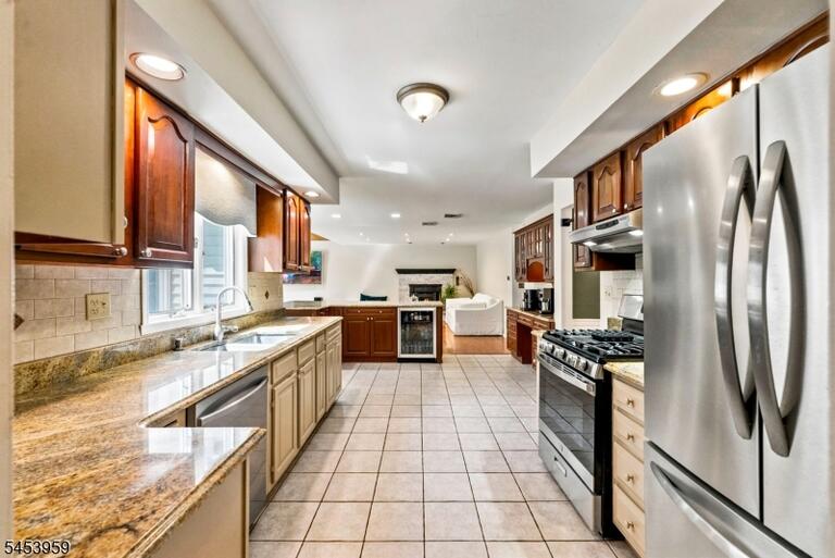 Property listing MLS 4048876 photo 13