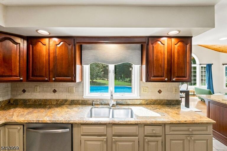 Property listing MLS 4048876 photo 14