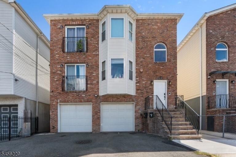 Property listing MLS 4048878 photo 1