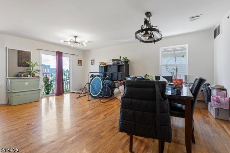Property listing MLS 4048878 photo 2