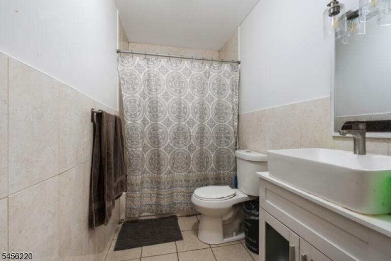 Property listing MLS 4048878 photo 4