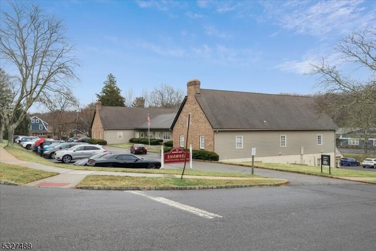 Property listing MLS 4048883 photo 3
