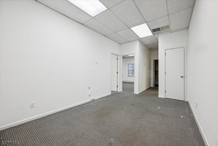 Property listing MLS 4048883 photo 4