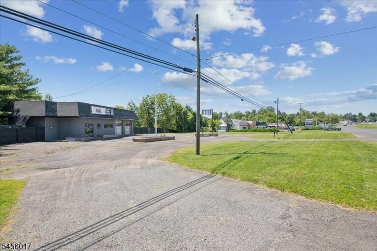 Property listing MLS 4048887 photo 4
