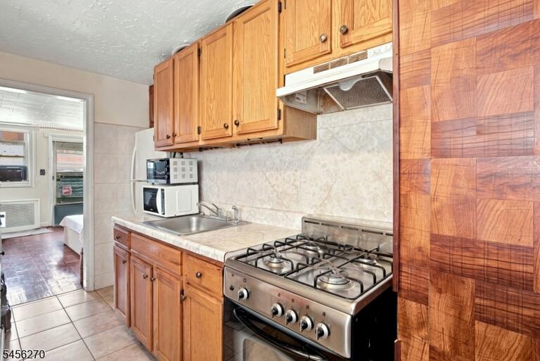 Property listing MLS 4048895 photo 3