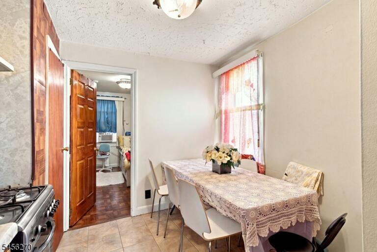 Property listing MLS 4048895 photo 4