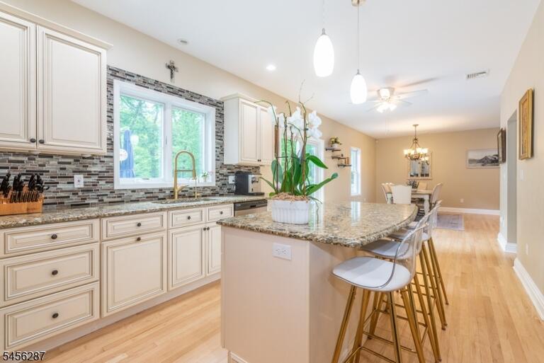 Property listing MLS 4048902 photo 11