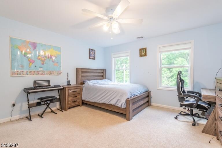 Property listing MLS 4048902 photo 2