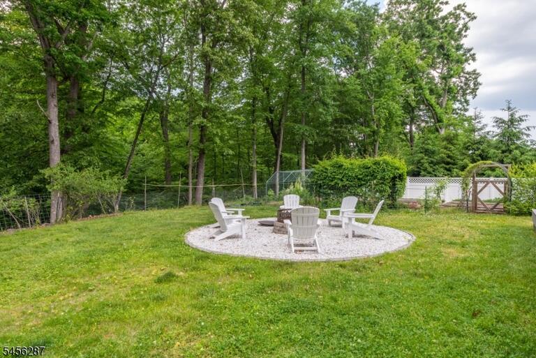 Property listing MLS 4048902 photo 8