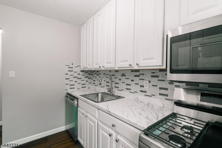 Property listing MLS 4048903 photo 3