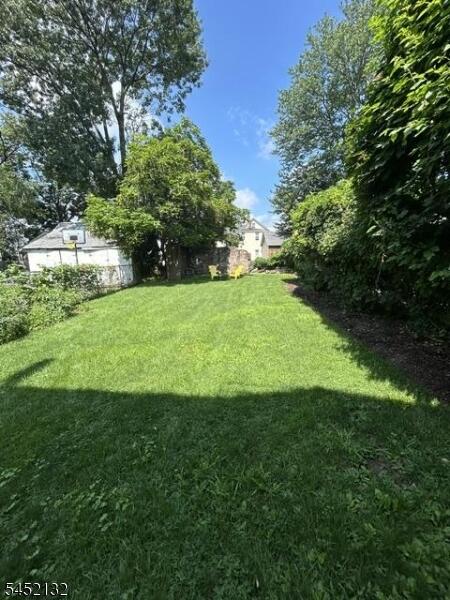 Property listing MLS 4048911 photo 2