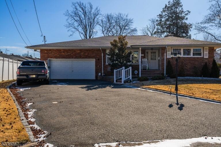 Property listing MLS 4048914 photo 2
