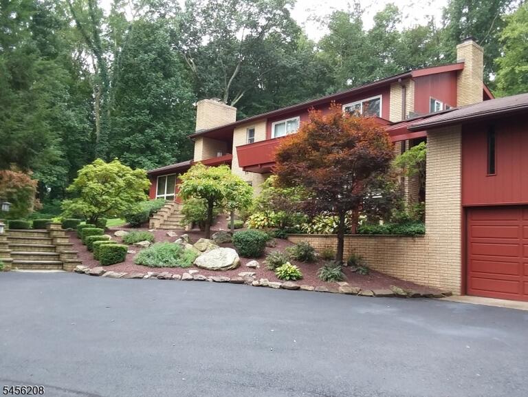 Property listing MLS 4048917 photo 3