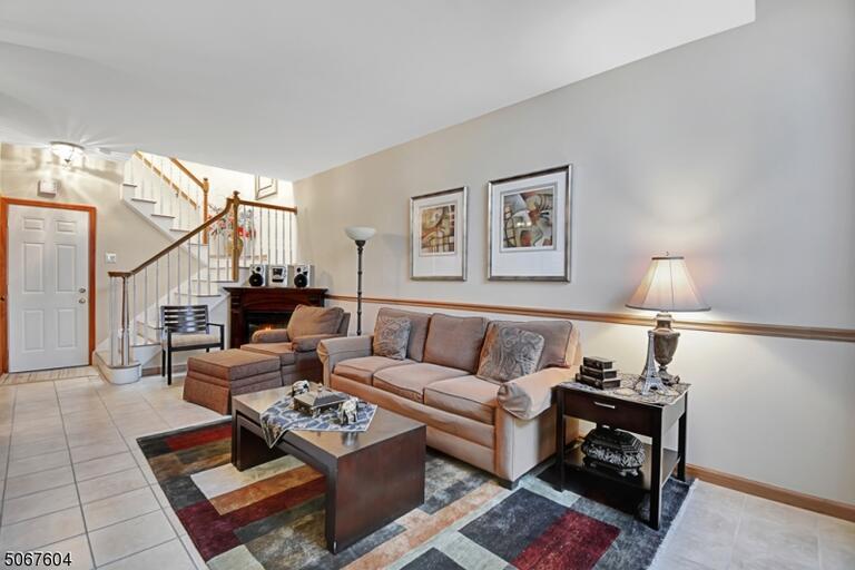 Property listing MLS 4048919 photo 4
