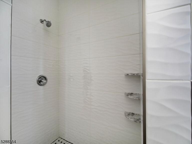Property listing MLS 4048920 photo 11