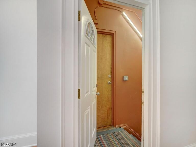 Property listing MLS 4048920 photo 13