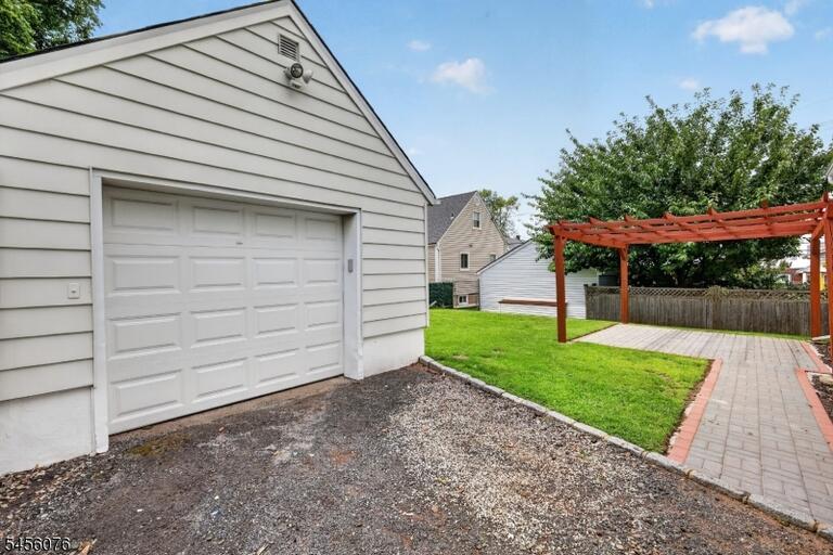 Property listing MLS 4048921 photo 23