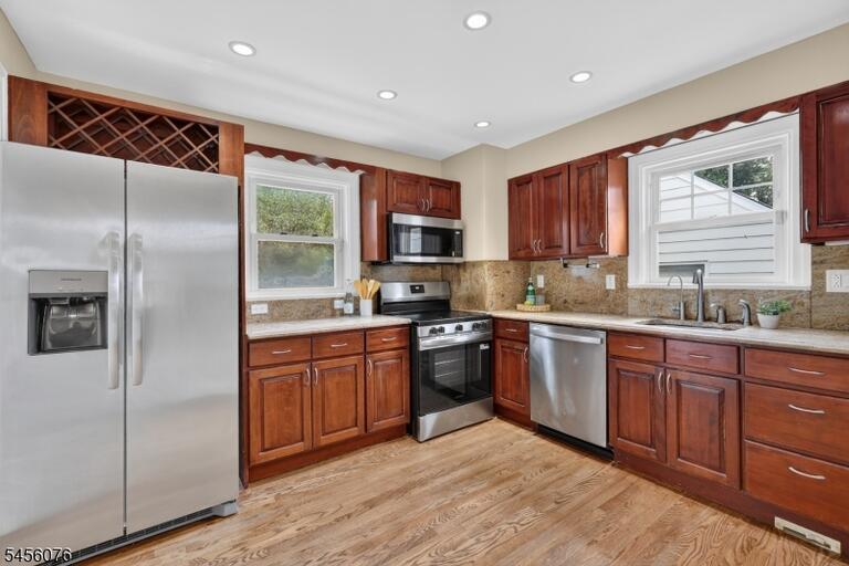 Property listing MLS 4048921 photo 7