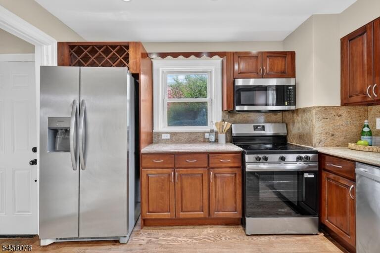 Property listing MLS 4048921 photo 9