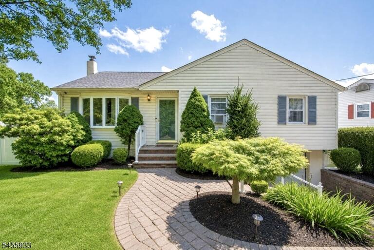 Property listing MLS 4048922 photo 1