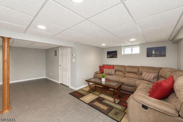 Property listing MLS 4048922 photo 13