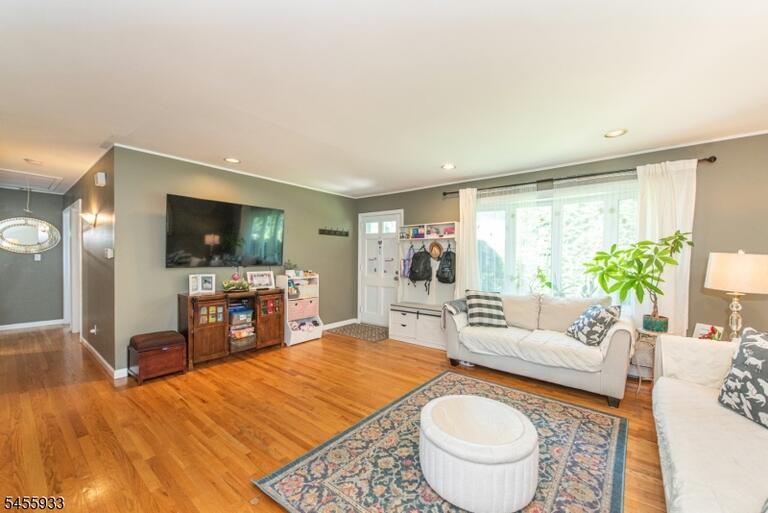 Property listing MLS 4048922 photo 4