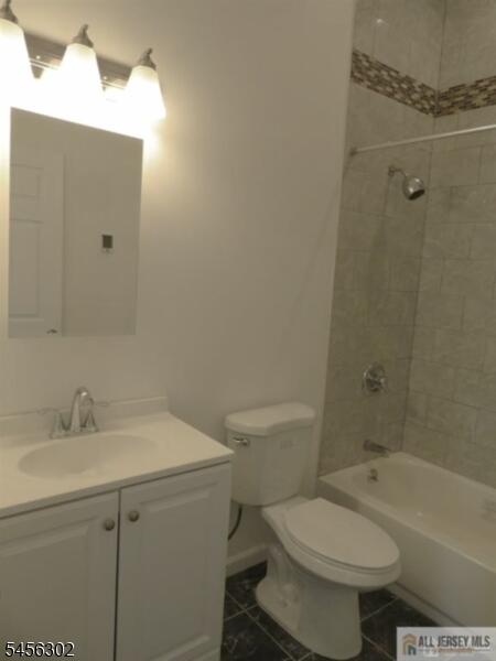 Property listing MLS 4048923 photo 3