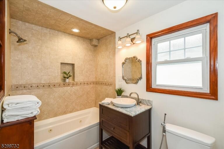 Property listing MLS 4048926 photo 18
