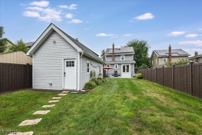 Property listing MLS 4048926 photo 25