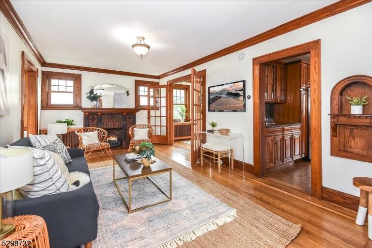 Property listing MLS 4048926 photo 3