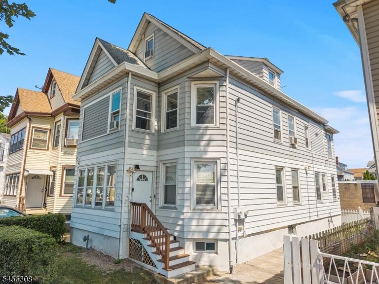 Property listing MLS 4048927 photo 2