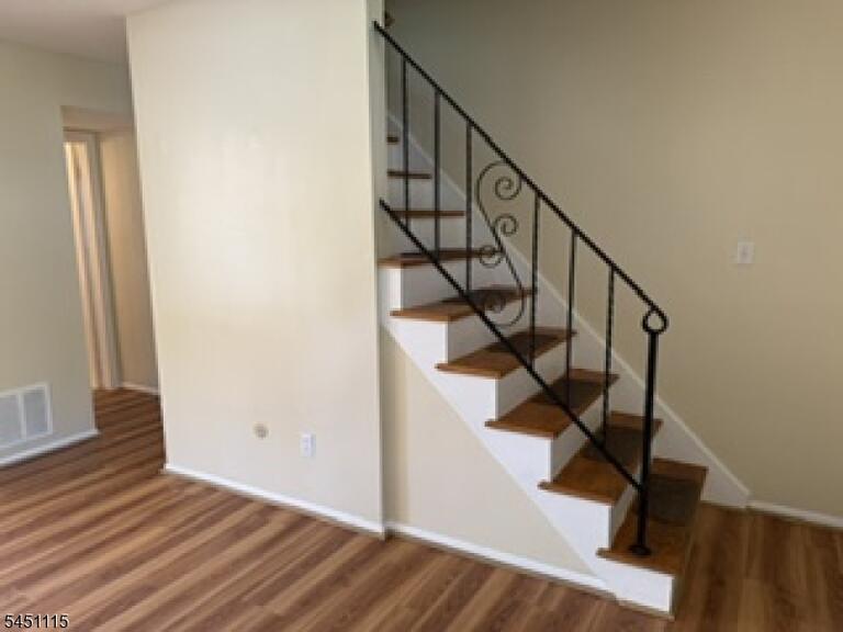 Property listing MLS 4048937 photo 3