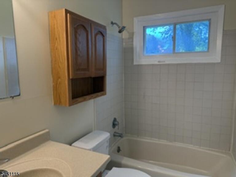 Property listing MLS 4048937 photo 8