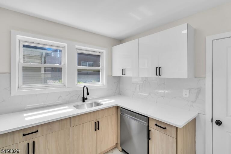 Property listing MLS 4048941 photo 4