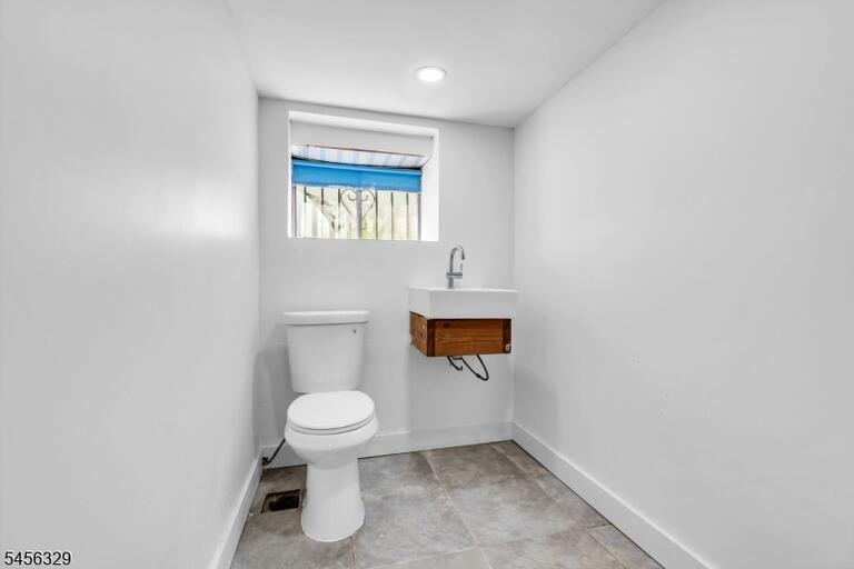 Property listing MLS 4048941 photo 44