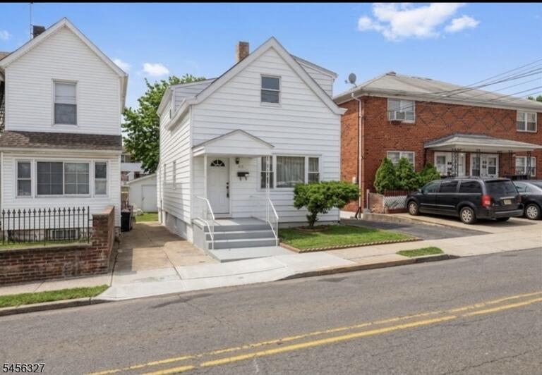 Property listing MLS 4048944 photo 1