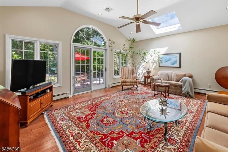 Property listing MLS 4048946 photo 13