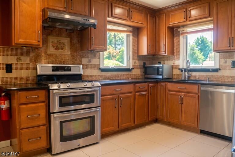 Property listing MLS 4048948 photo 4