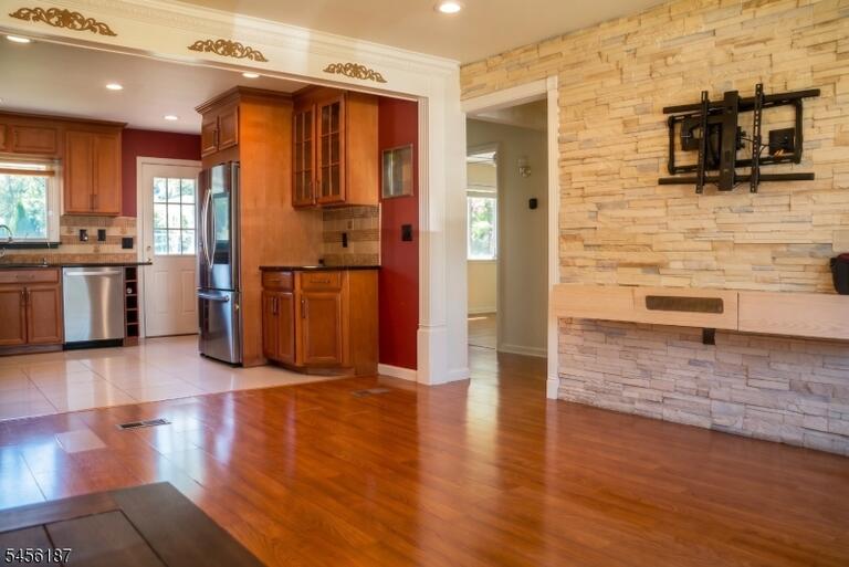 Property listing MLS 4048948 photo 5