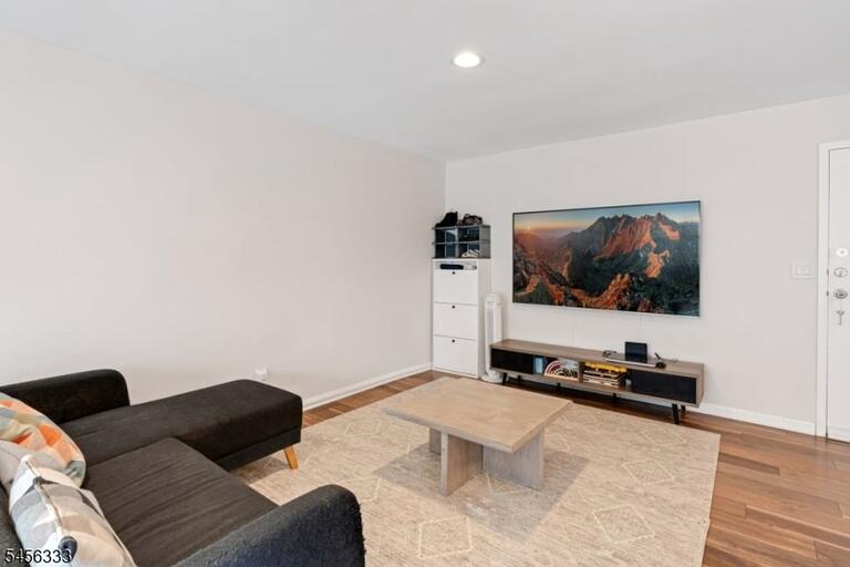 Property listing MLS 4048950 photo 6