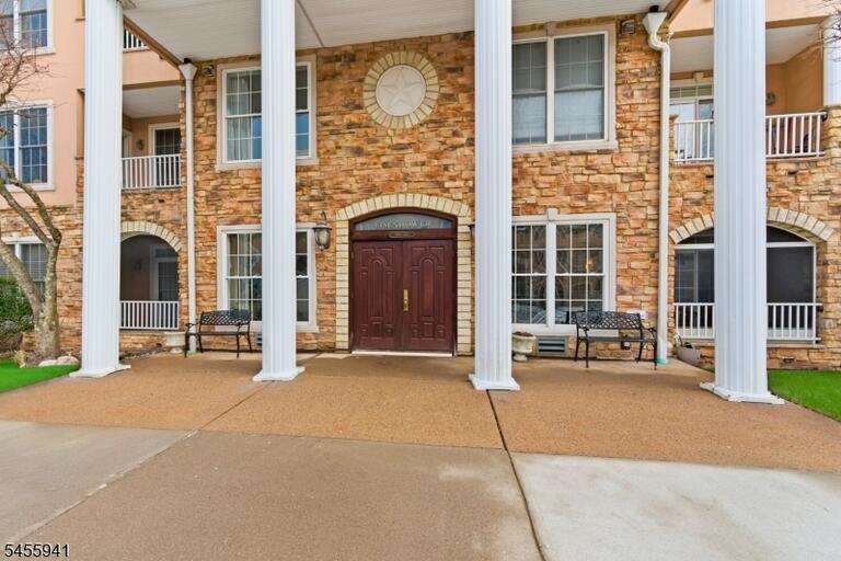 Property listing MLS 4048952 photo 3