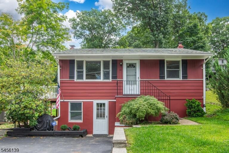 Property listing MLS 4048957 photo 1